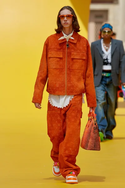 Look 30